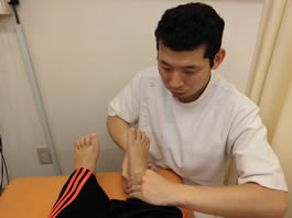 足首の捻挫の施術