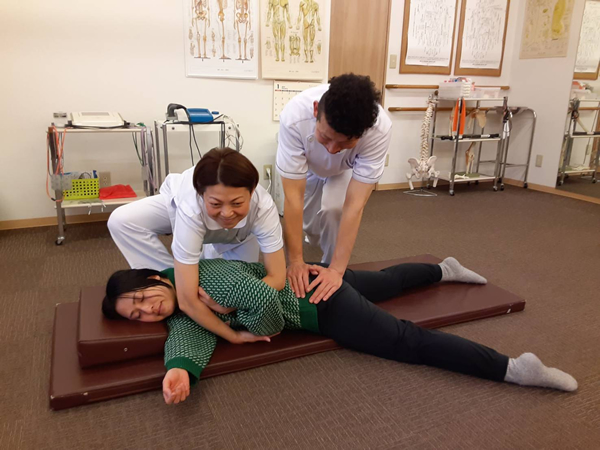 背骨・骨盤のゆがみを矯正する治療