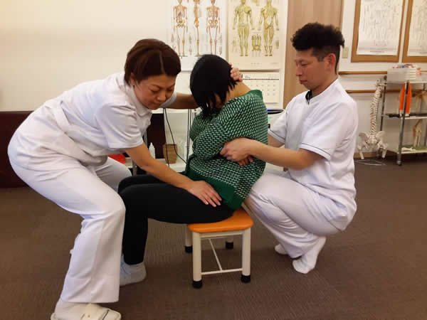 背骨・骨盤のゆがみを矯正する治療