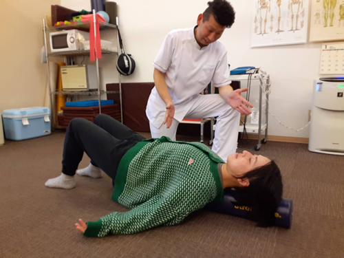 ストレッチボールを使って体を整える治療